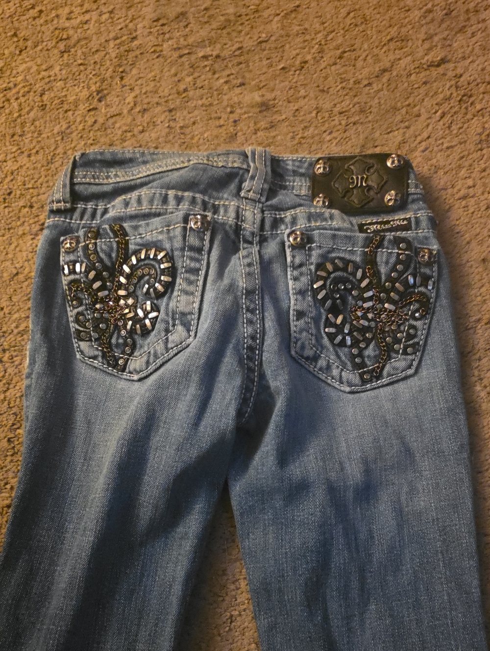 MISS ME: Girls Embellished Blue Jeans with Decorative Back Pockets